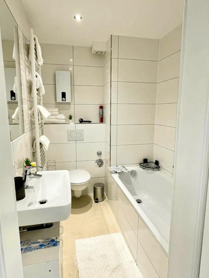 Cozy Apartment With Kitchen + Balcony New! Essen Exterior foto